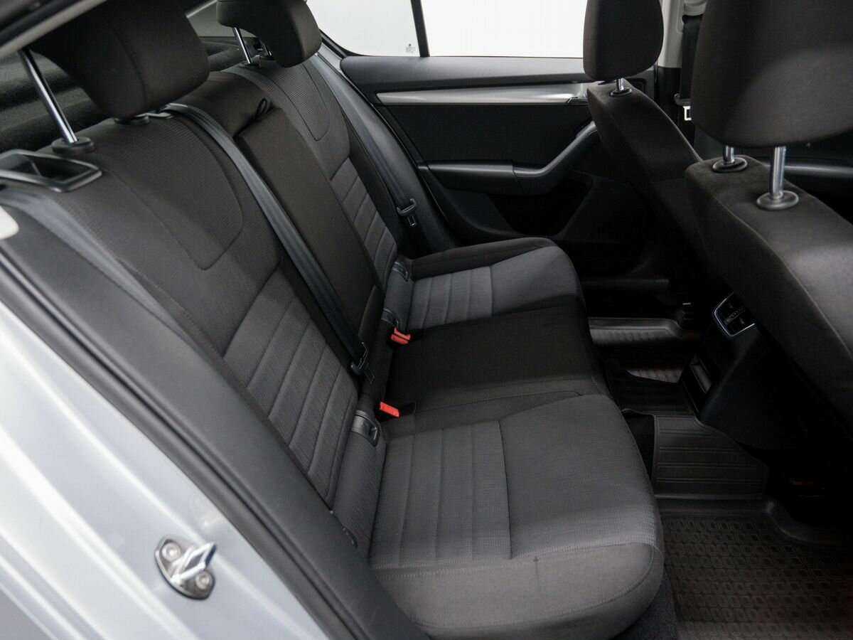 Б/У Шкода Октавия 2013 года. Фото: #9