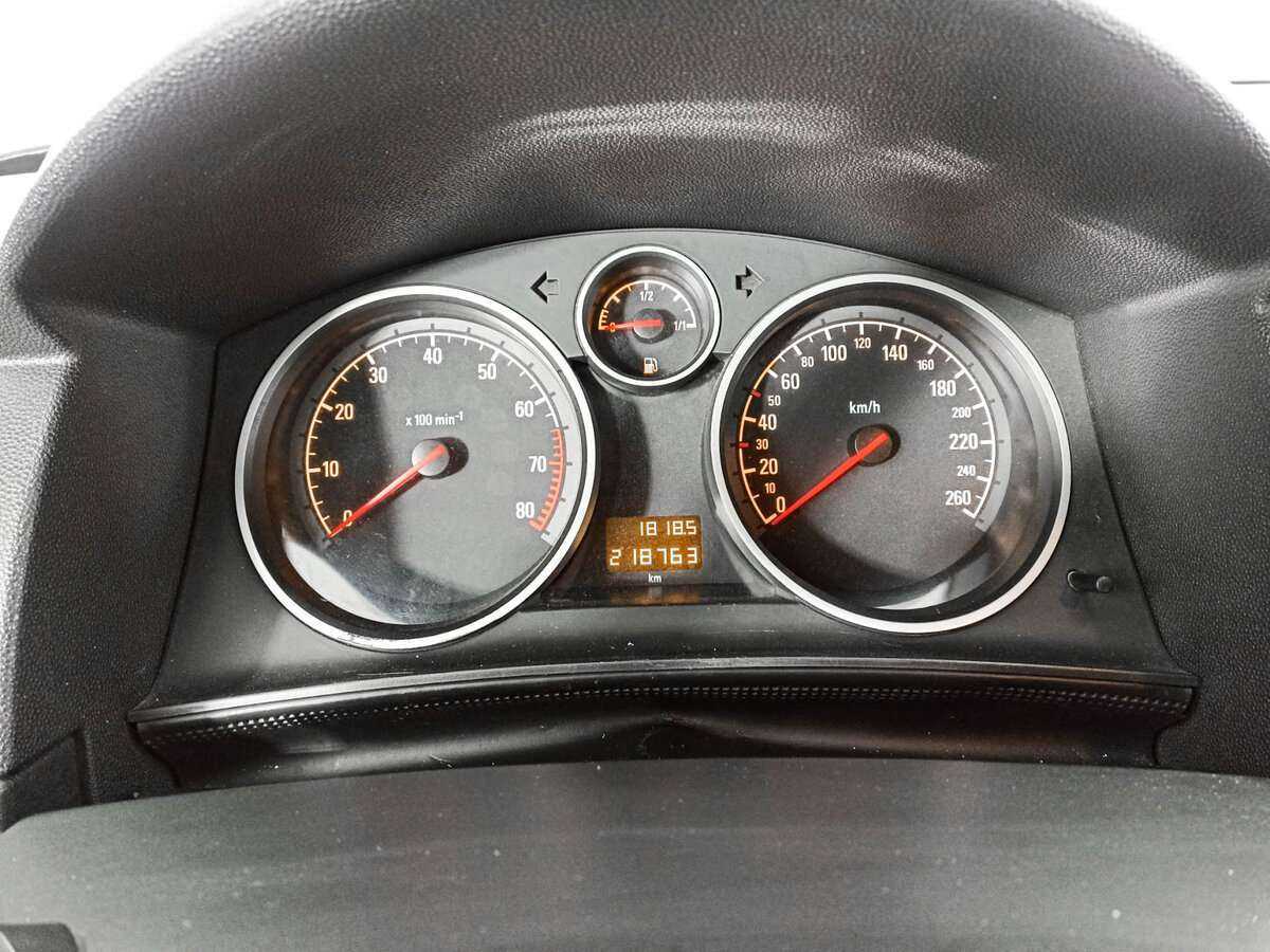 Б/У Опель Астра 2013 года. Фото: #10