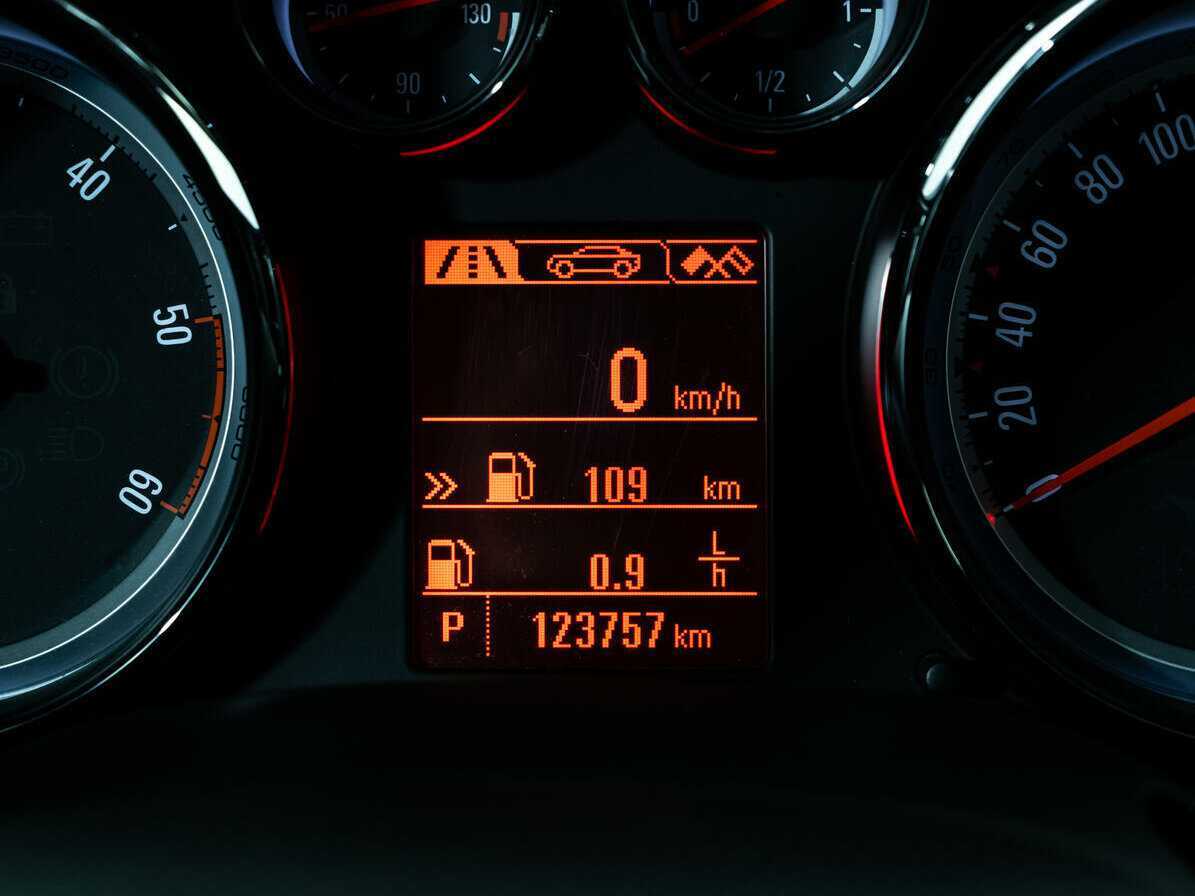 Б/У Опель Астра 2013 года. Фото: #19