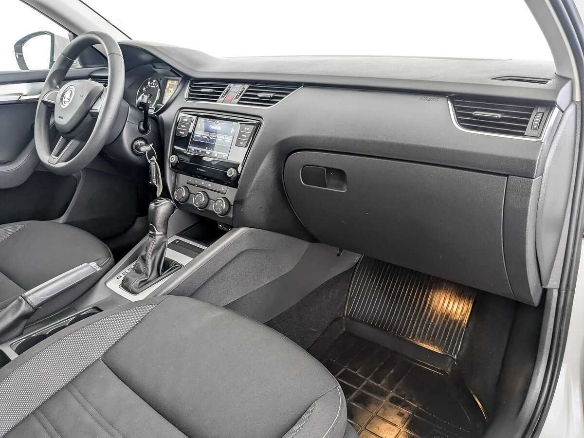 Б/У Шкода Октавия 2017 года. Фото: #8