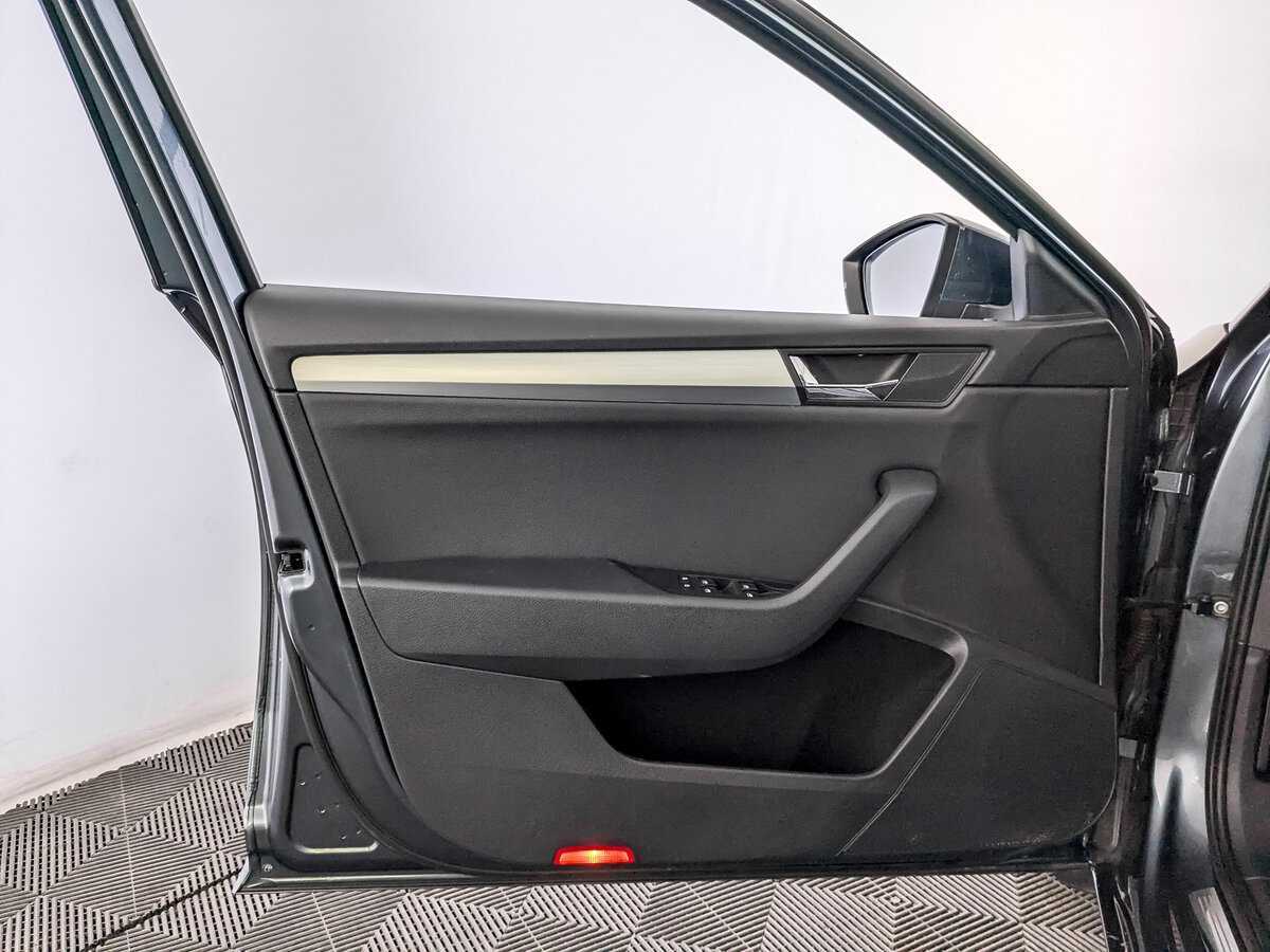 Б/У Шкода Суперб 2018 года. Фото: #18