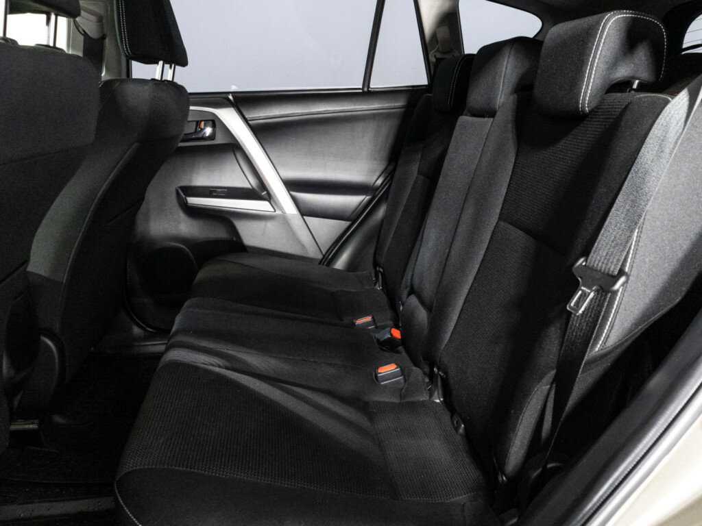 Б/У Тойота Рав4 2015 года. Фото: #9