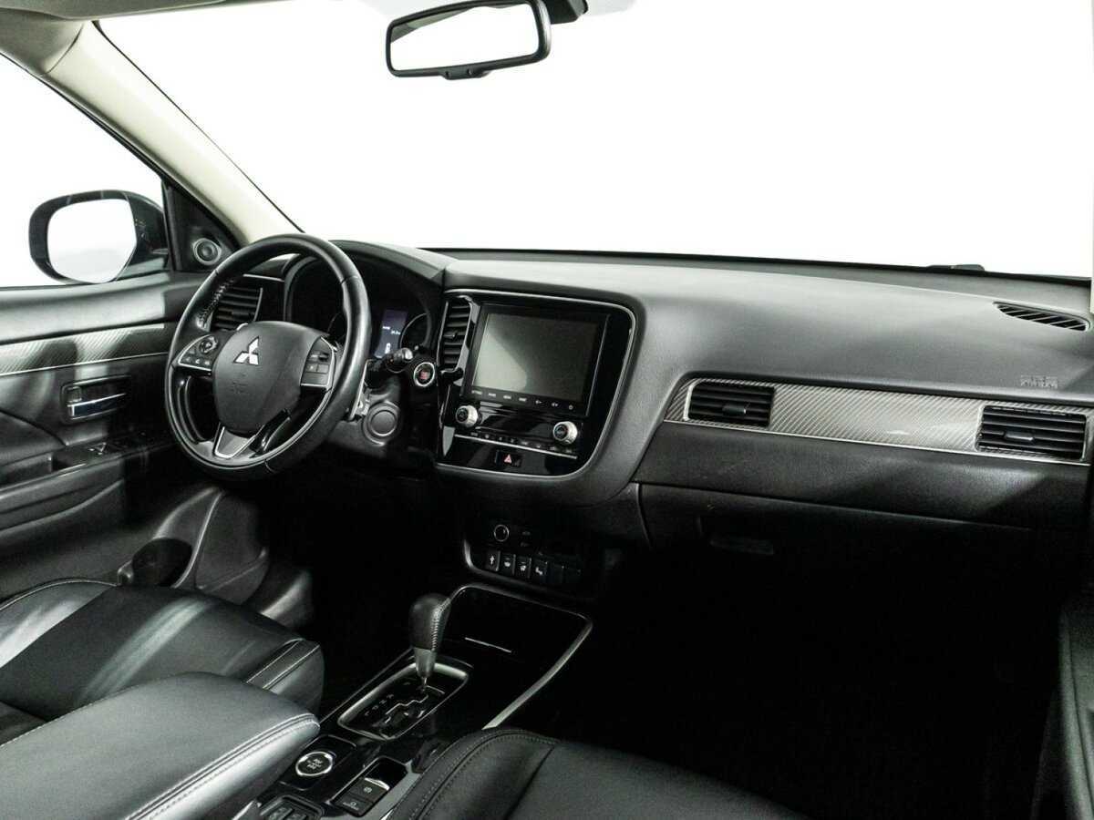 Б/У Митсубиши Оутлэндер 2020 года. Фото: #8