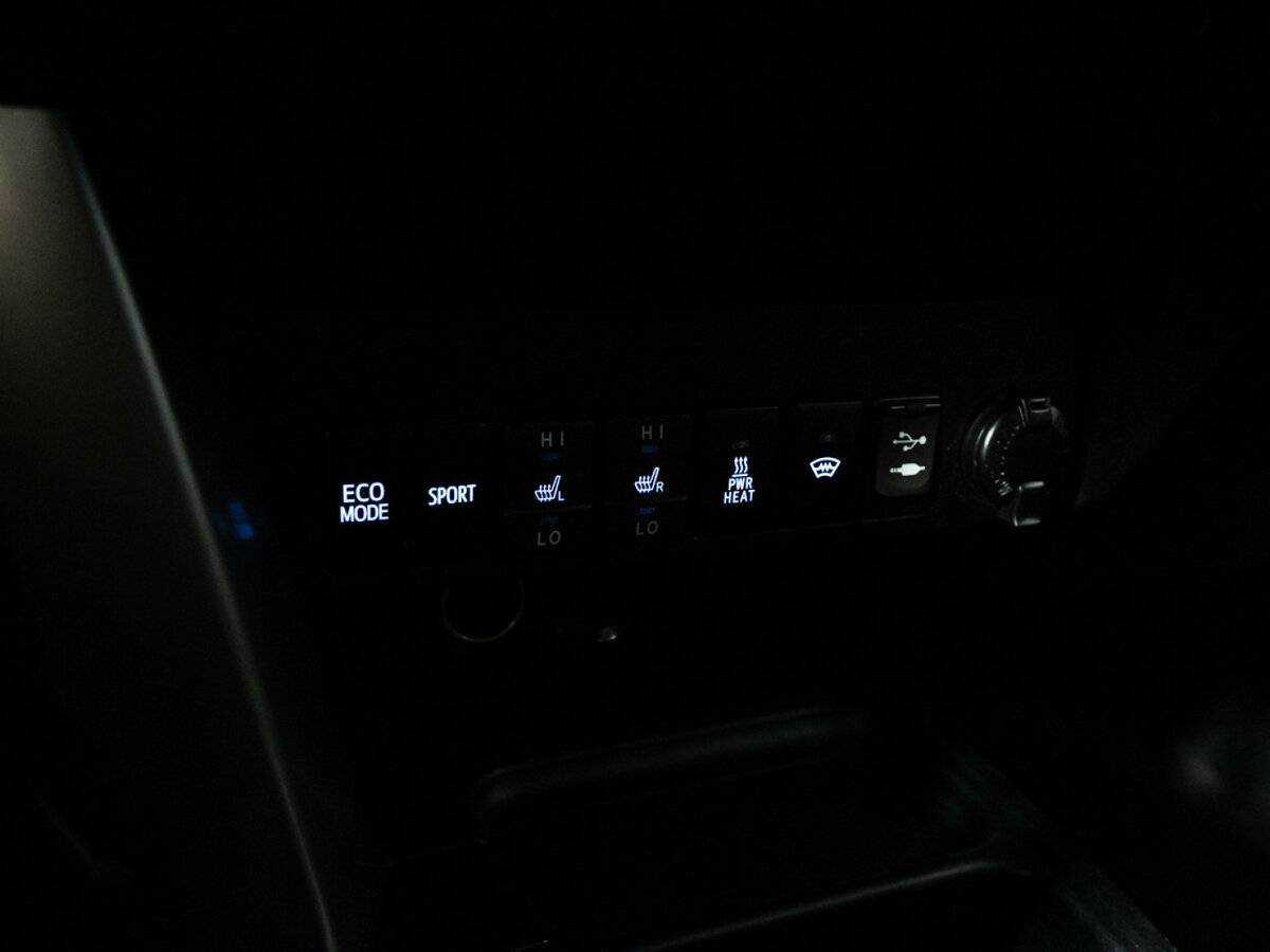 Б/У Тойота Рав4 2018 года. Фото: #18