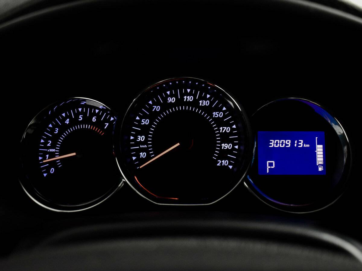 Б/У Рено Сандеро 2016 года. Фото: #16