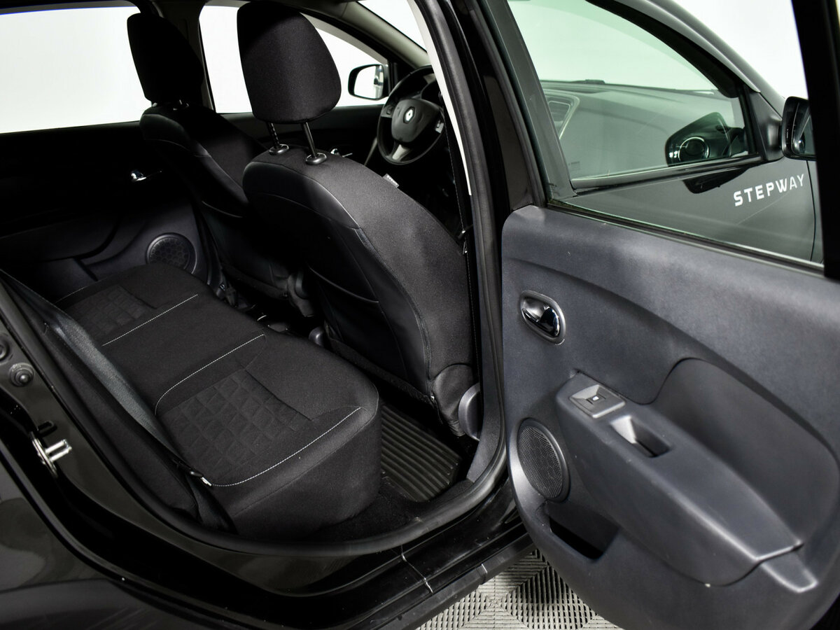 Б/У Рено Сандеро 2016 года. Фото: #11