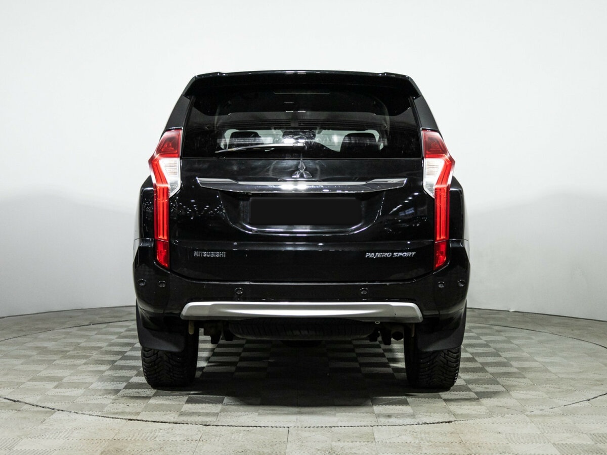 Б/У Митсубиши Паджеро Спорт 2017 года. Фото: #4